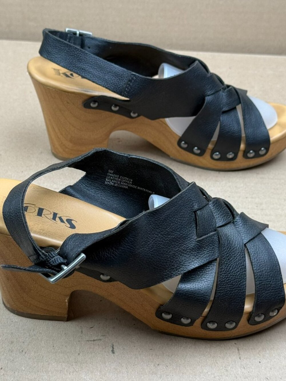Women's Korks Black Leather Strappy Wooden Clog Sandals Size 9M - Picture 7 of 8